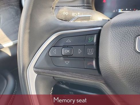 Used 2025 Jeep Grand Cherokee Limited w/ Black Appearance Package image 26