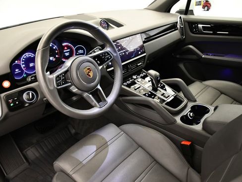 Used 2023 Porsche Cayenne image 4