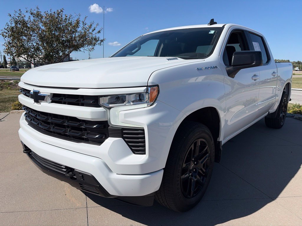 Used 2023 Chevrolet Silverado 1500 RST AWD/4WD image 4
