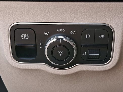 Used 2024 Mercedes-Benz GLB 250 4MATIC image 25