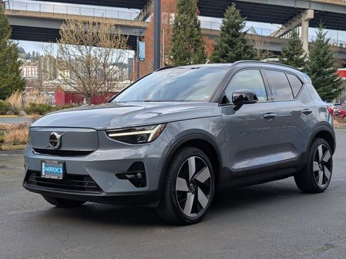 Used 2023 Volvo XC40 Recharge Ultimate w/ Protection Package Premier image 3