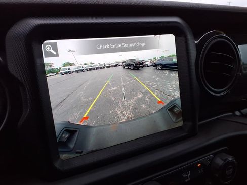 Used 2022 Jeep Gladiator Sport AWD/4WD image 17