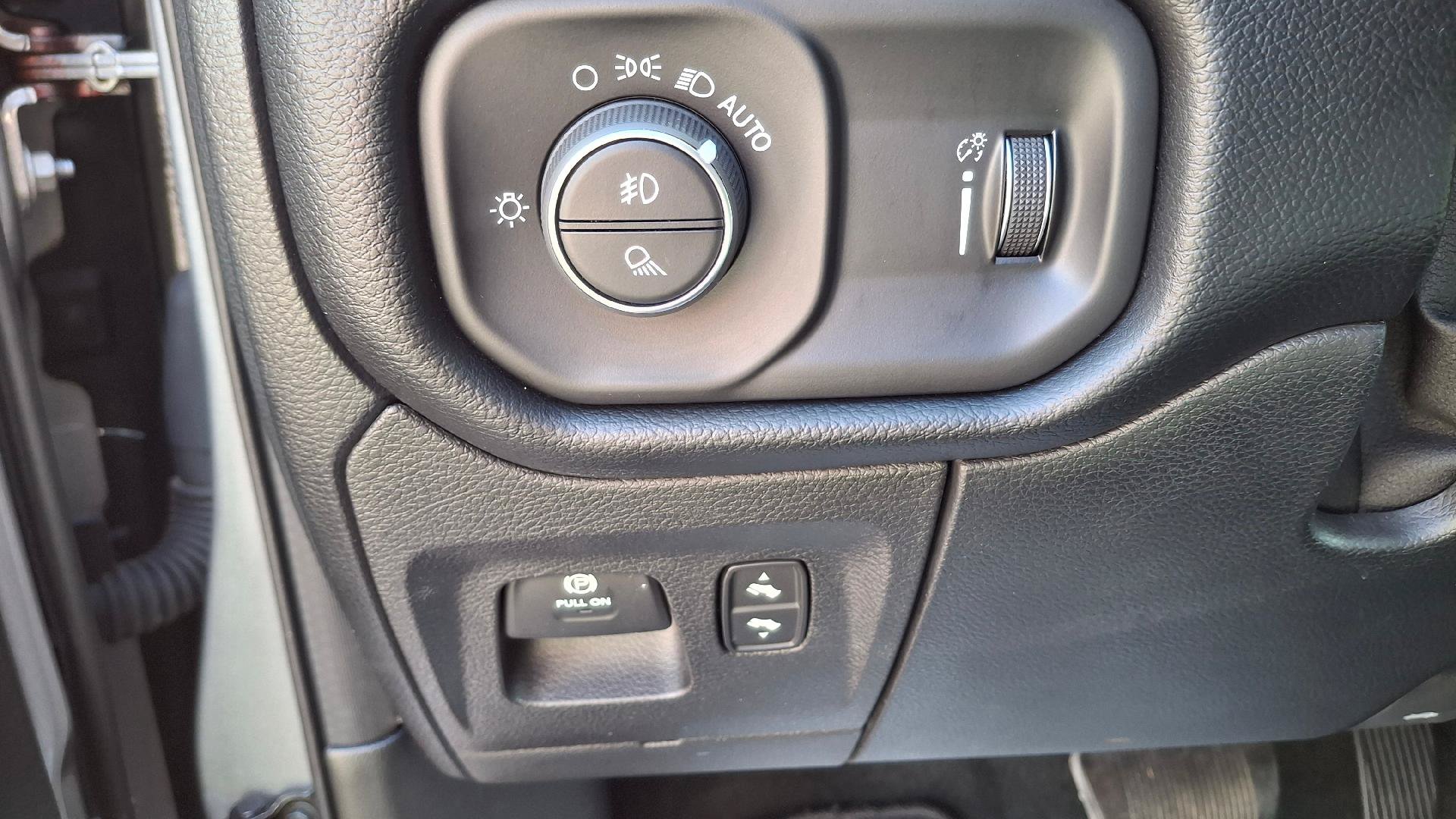 Used 2020 RAM 1500 Big Horn AWD/4WD image 14