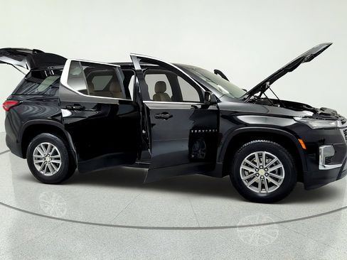 Used 2023 Chevrolet Traverse LS FWD image 14