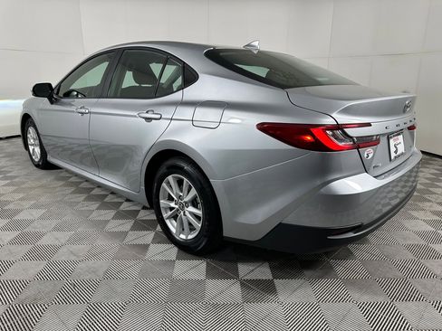 Used 2025 Toyota Camry LE image 3