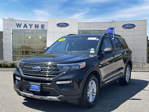 Certified 2022 Ford Explorer XLT w/ Equipment Group 202A AWD/4WD image 2