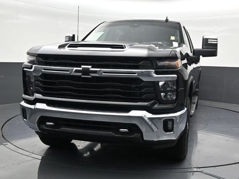 Used 2025 Chevrolet Silverado 2500 LT image 9