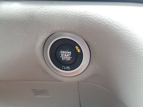 Used 2023 Chrysler Pacifica Touring-L FWD image 24