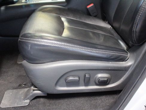 Used 2019 Nissan Pathfinder SL image 28