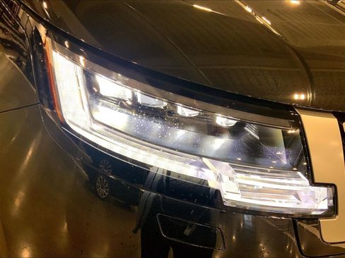 New 2026 Land Rover Range Rover SE image 13