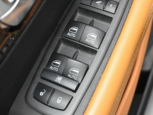 Used 2023 Chrysler Pacifica Pinnacle FWD image 13