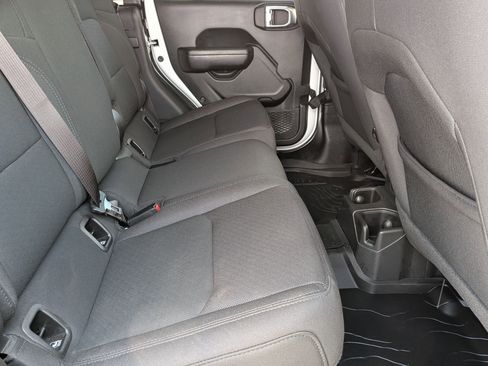 Certified 2022 Jeep Gladiator Willys image 36