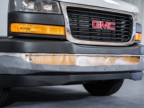 Used 2024 GMC Savana 2500 w/ Driver Convenience Package image 10