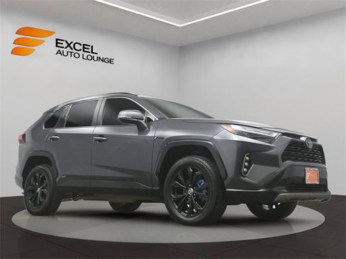 Used 2022 Toyota RAV4 SE image 40