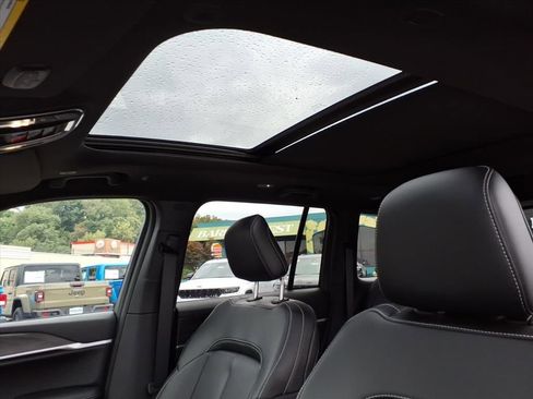 New 2025 Jeep Grand Cherokee Limited image 12