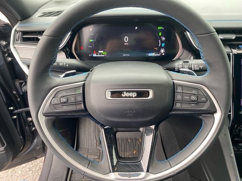 Used 2022 Jeep Grand Cherokee Trailhawk image 10