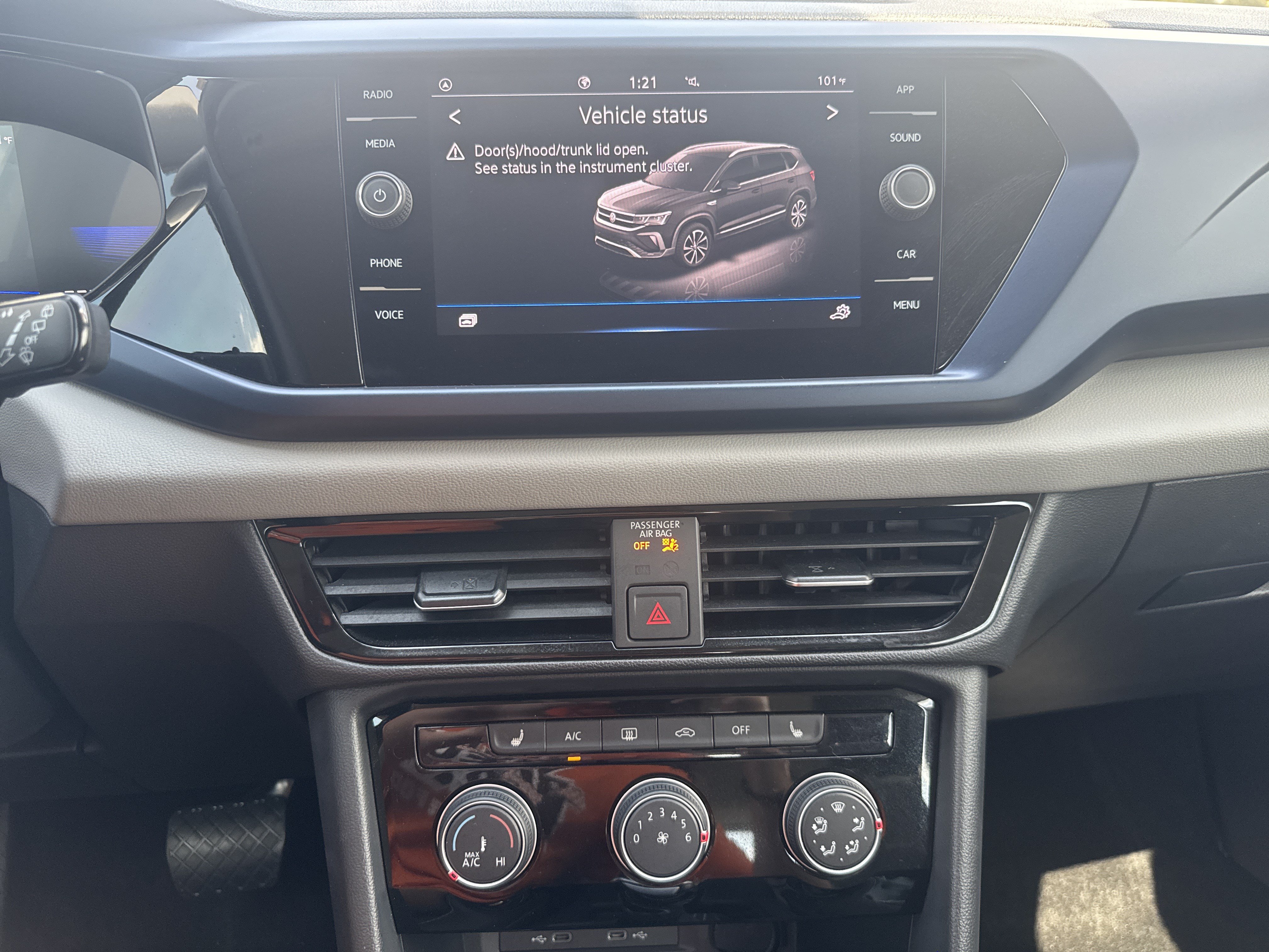 Certified 2023 Volkswagen Taos SE FWD image 12
