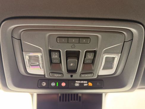 Used 2025 GMC Sierra 1500 AT4 w/ Technology Package AWD/4WD image 38