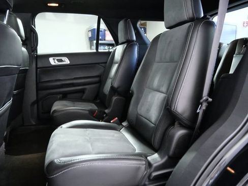 Used 2015 Ford Explorer XLT w/ Equipment Group 202A AWD/4WD image 14