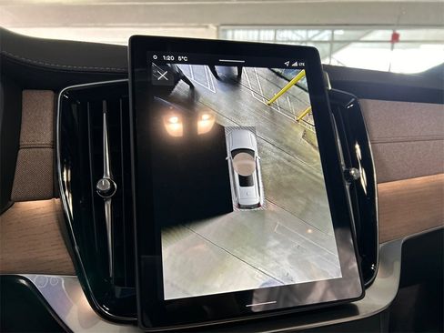 New 2026 Volvo XC90 B6 Plus w/ Protection Package Premier image 16