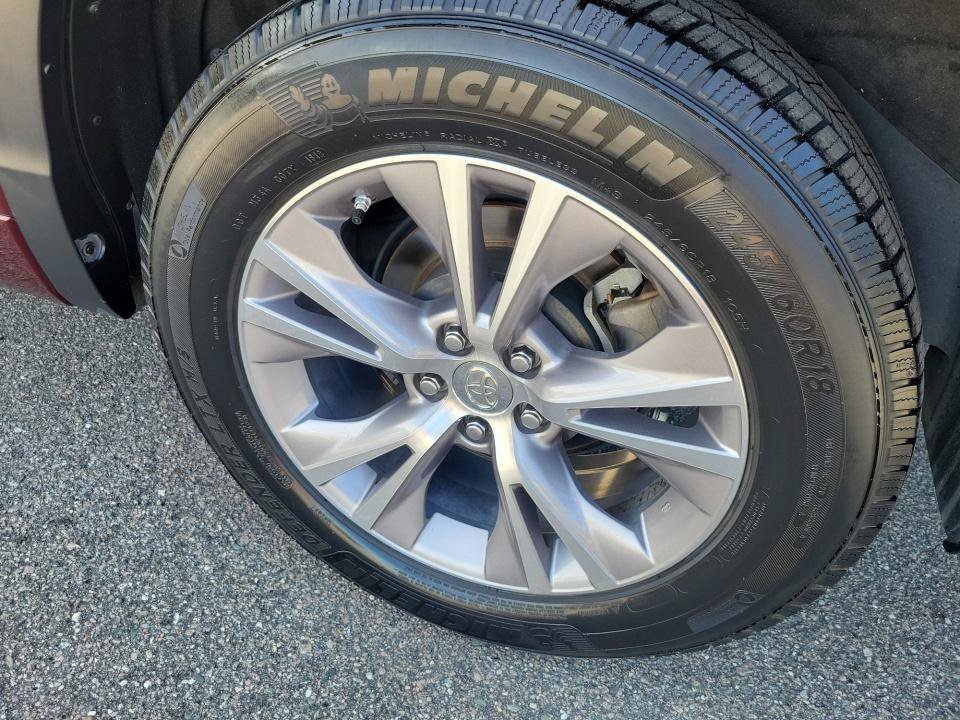Used 2014 Toyota Highlander XLE FWD image 26