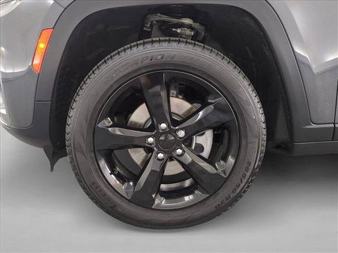New 2026 Jeep Grand Cherokee Limited w/ Limited Altitude Package AWD/4WD image 10