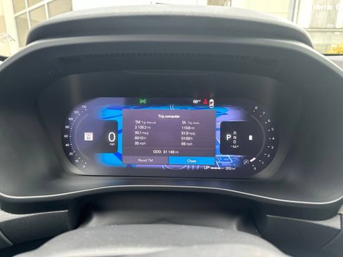 Used 2025 Volvo XC40 B5 Plus AWD/4WD image 12