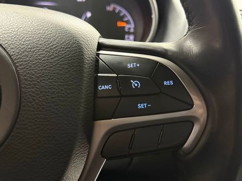 Used 2022 Jeep Grand Cherokee Laredo X image 24