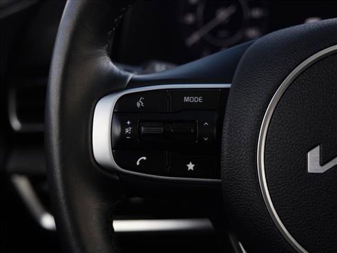 Used 2025 Kia Sportage SX image 17