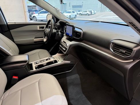 Used 2021 Ford Explorer XLT w/ Equipment Group 202A AWD/4WD image 12