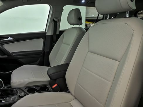 Used 2019 Volkswagen Tiguan SEL AWD/4WD image 13