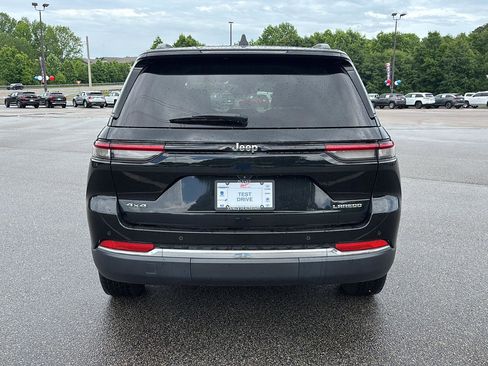 Used 2022 Jeep Grand Cherokee Laredo w/ Luxury Tech Group I AWD/4WD image 4