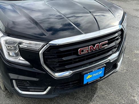 Used 2024 GMC Terrain SLE image 28