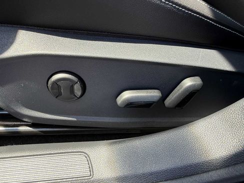 Certified 2023 Volkswagen Jetta SE FWD image 16