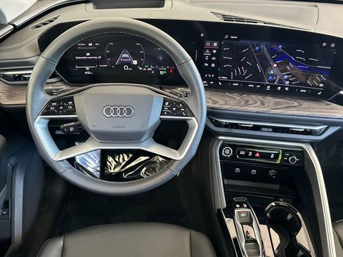 Used 2025 Audi Q5 Premium w/ Premium Plus AWD/4WD image 14