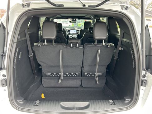 New 2026 Chrysler Pacifica Select AWD/4WD image 3
