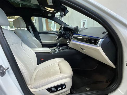 Used 2018 BMW 530e xDrive image 19