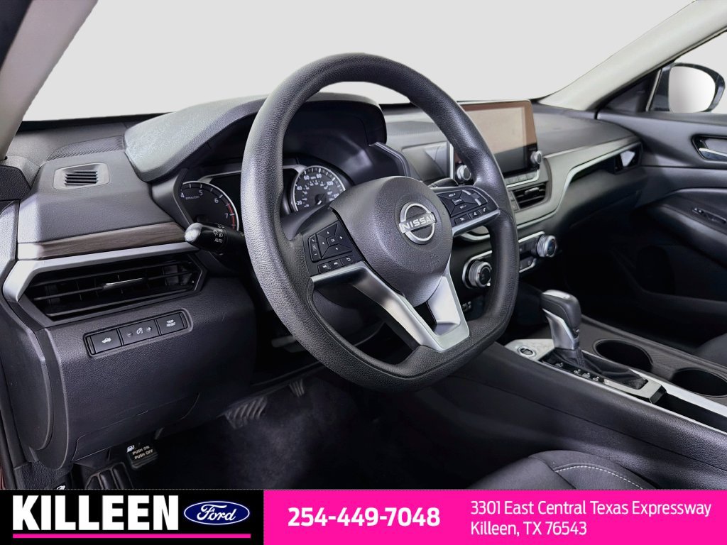 Used 2025 Nissan Altima 2.5 SV FWD image 11
