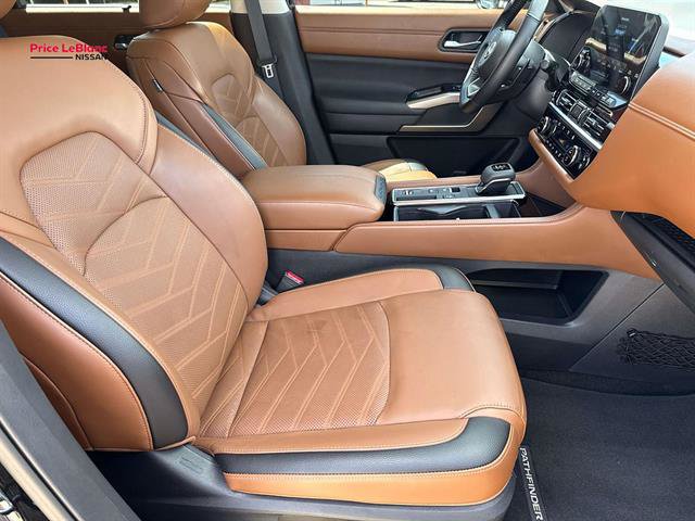 Certified 2025 Nissan Pathfinder Platinum w/ Cargo Package FWD image 12