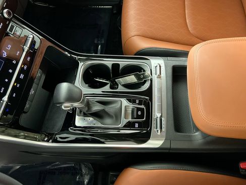 Used 2024 Kia Carnival SX Prestige image 23