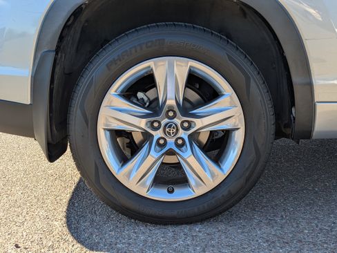 Used 2017 Toyota Highlander Limited image 9