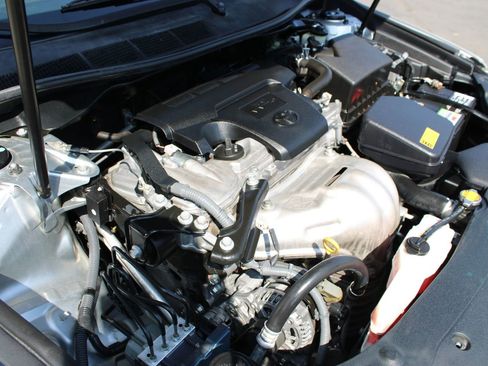 Used 2015 Toyota Camry SE FWD image 37