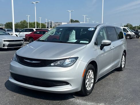 Used 2023 Chrysler Voyager LX FWD image 6