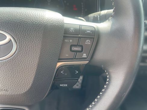 Used 2025 Toyota Camry SE FWD image 19