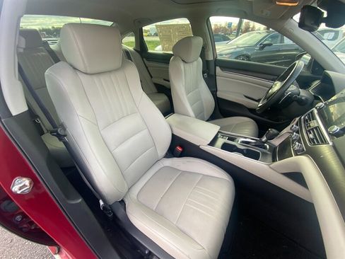 Used 2018 Honda Accord Touring image 14