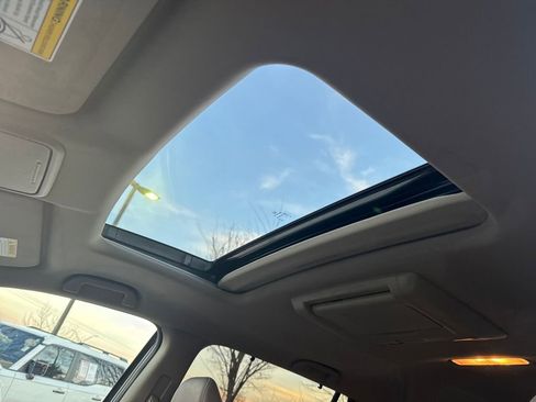 Used 2017 Honda Pilot Touring image 22