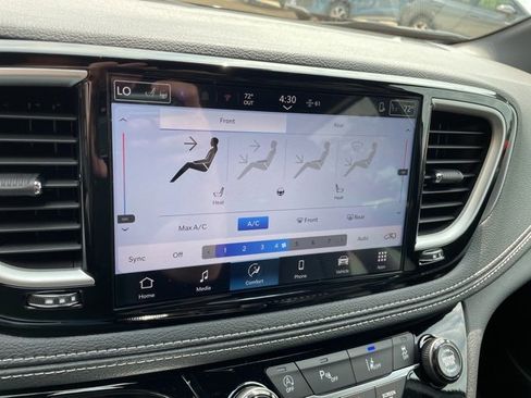 New 2025 Chrysler Pacifica Select image 21