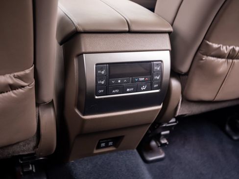 Used 2022 Lexus GX 460 Premium w/ Premium Package AWD/4WD image 18