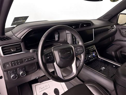Used 2024 GMC Yukon Denali image 9