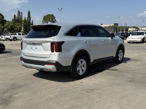 New 2026 Kia Sorento LX FWD image 4
